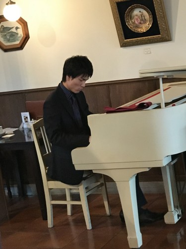 遠藤拓弥さんピアノ生演奏イメージ1